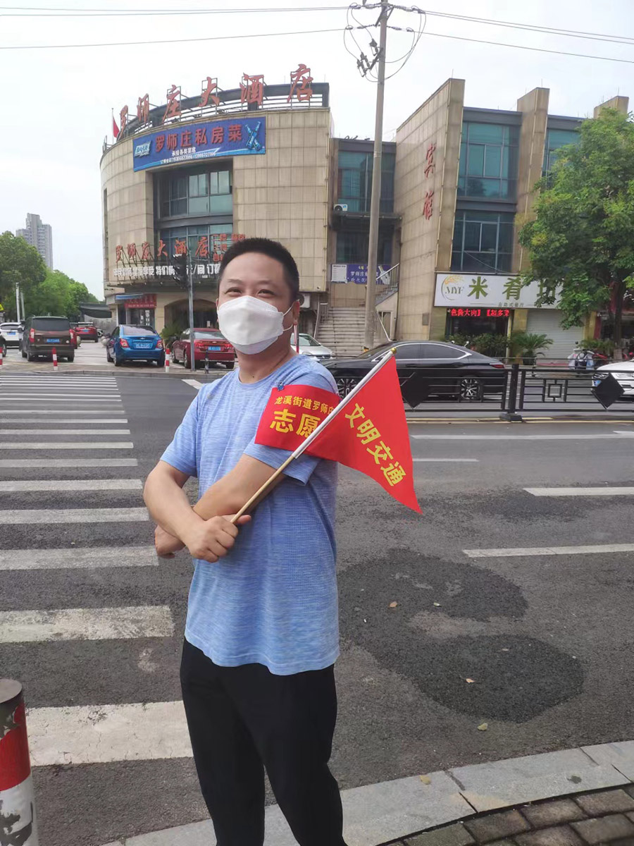 “志愿紅”助力文明交通-生力液壓黨支部在行動.jpg “志愿紅”助力文明交通-生力液壓黨支部在行動.jpg